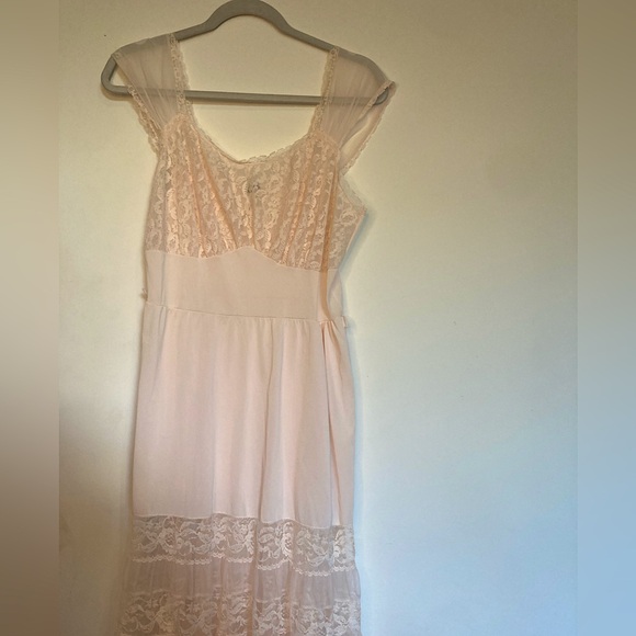 Vintage long lace nightgown 💗 - Picture 2 of 4